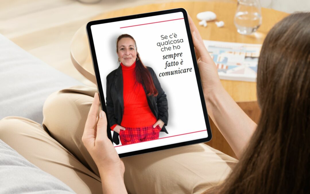 Katia Anna Calabrò su tablet con citazione sulla comunicazione, immagine di copertina dell’articolo sul posizionamento nel marketing e sul brand positioning.